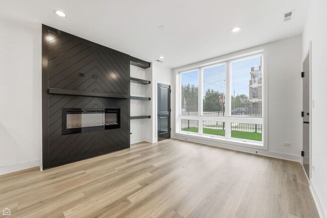 Foto del edificio - 3902 S Lake Park Ave