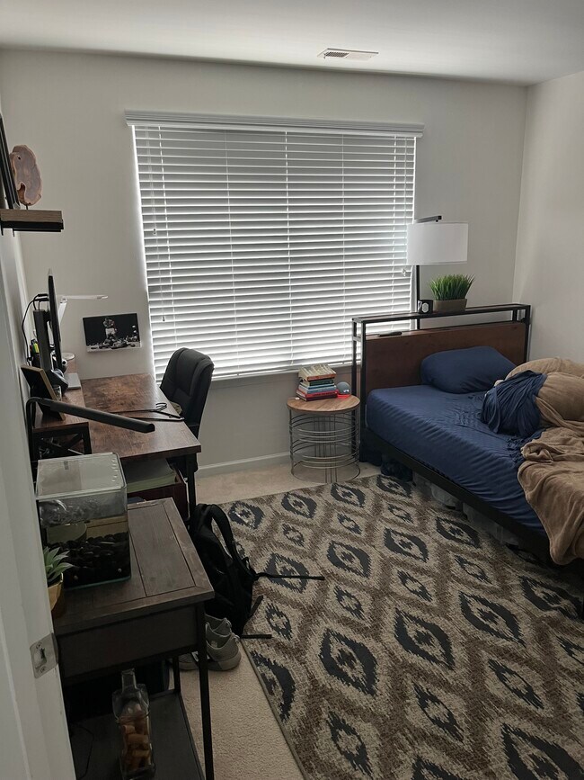 Esta es la habitación que se alquila. - 4243 Spring Oak Dr
