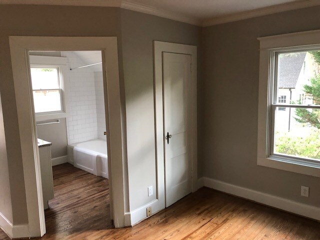 Baño - 621 Brooks Ave