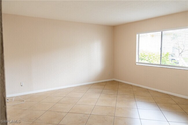Foto del edificio - 4627 Bayshore Dr