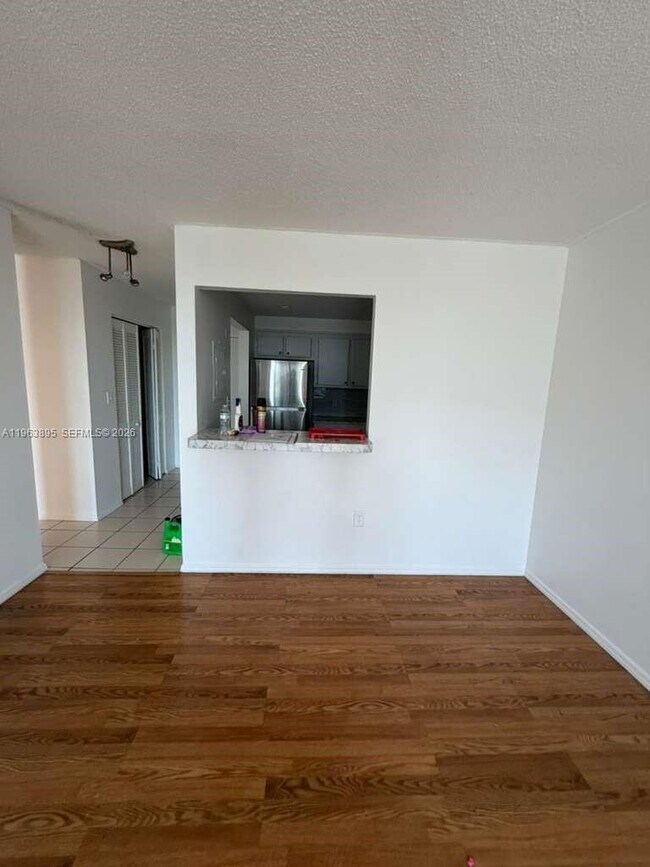 Foto del edificio - 16950 W Dixie Hwy