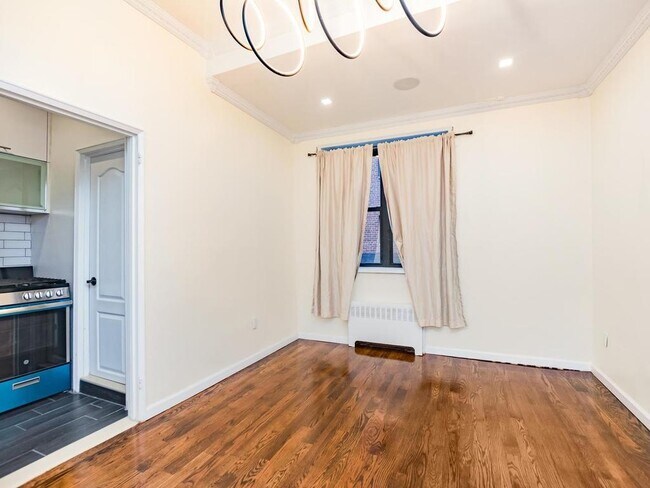 Foto del edificio - 555 McLean Ave