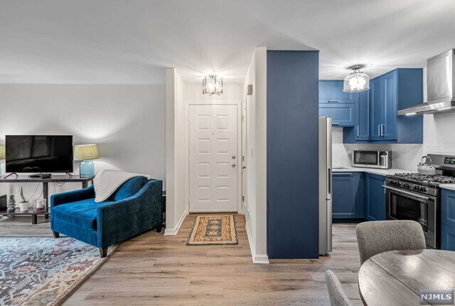 Foto del edificio - 305 Cypress Ct