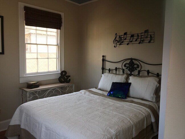 Foto del edificio - Charming 2BR Condo in Marigny