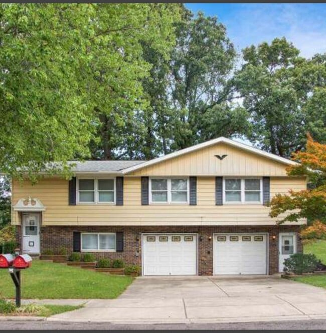 Building Photo - 2737 W Millbrook Ct