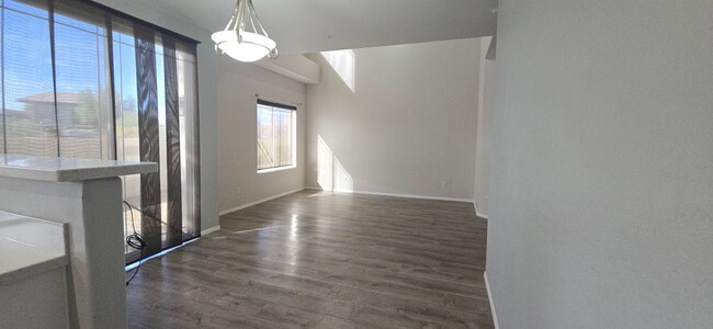 Building Photo - GREAT 2 LEVEL CONDO