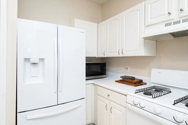 Foto del edificio - Room in House on Harmony Ct