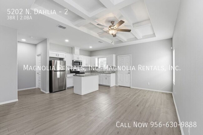 Foto del edificio - 5202 N. Dahlia-2
