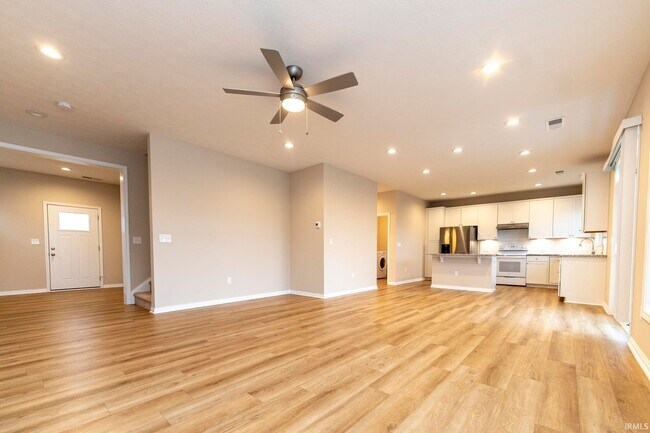 Building Photo - 5621 Camden Dr