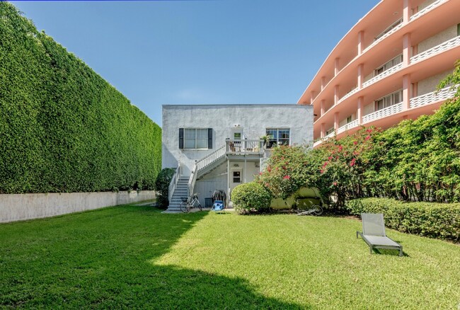 Foto del edificio - 445 Brazilian Ave