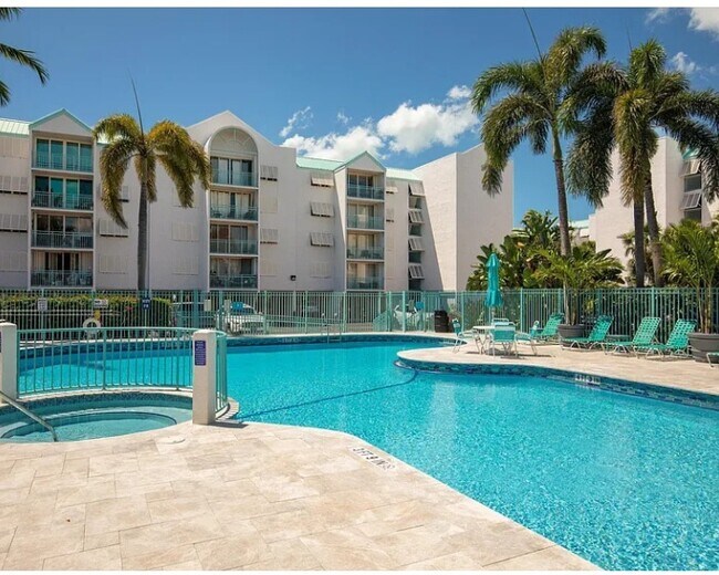 Foto del edificio - 3655 Seaside Dr