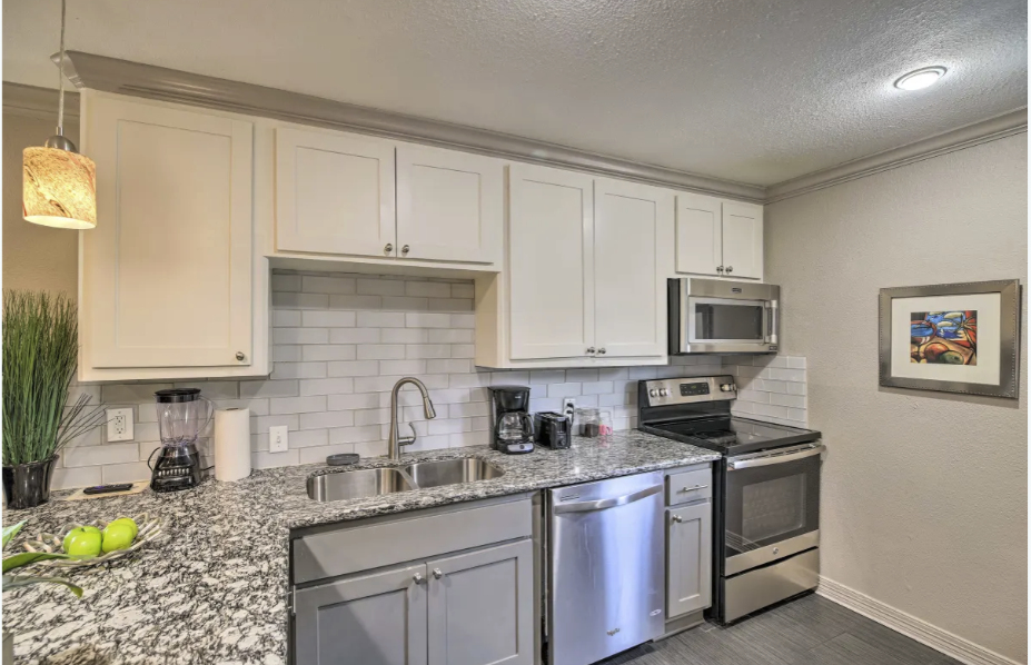 Primary Photo - 2211 Blodgett St