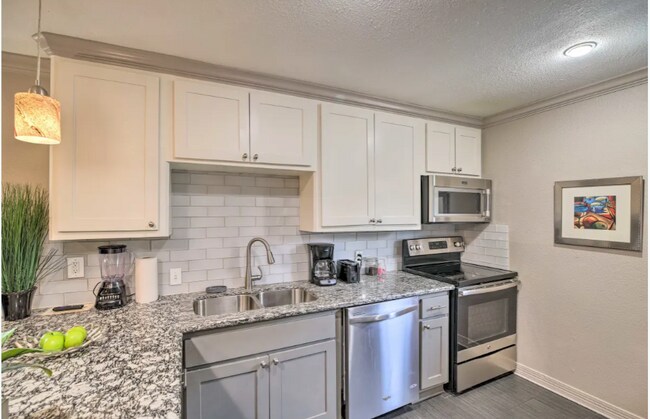 Foto del edificio - 2211 Blodgett St