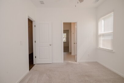 Building Photo - Spacious 4BR Single-level Home with Open Floor Plan & 2-Car Garage