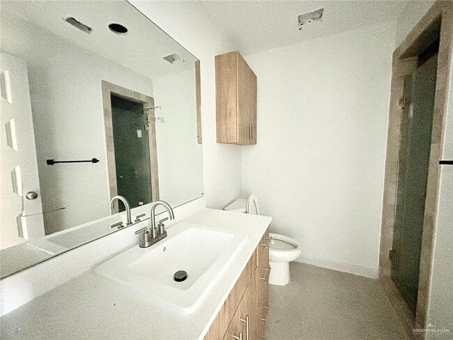 Building Photo - 15 Selena St