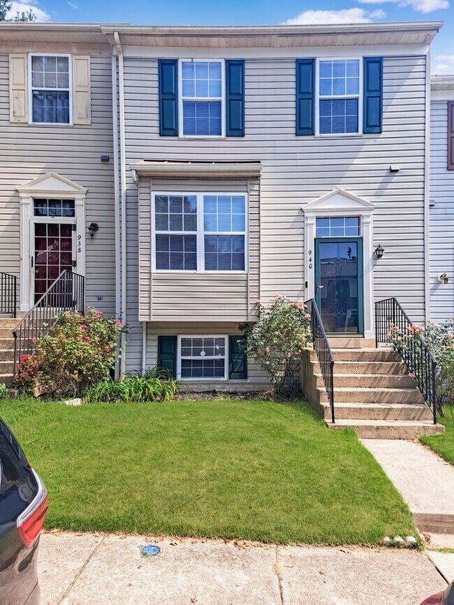 Foto del edificio - Gorgeous 3-Level Townhome Near Metro, Hard...