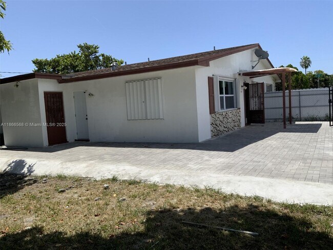 Foto del edificio - 11801 NE 13th Ave