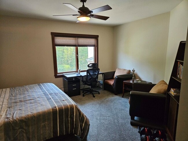 Building Photo - 48 Westview Rd