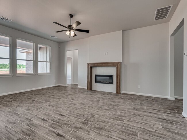 Foto del edificio - Brand New Home available Mid August 2025- Mustang Park