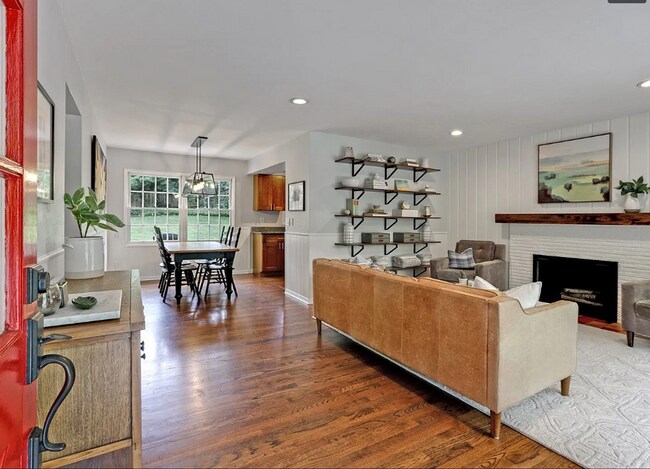 Building Photo - Tastefully updated one level home in the V...