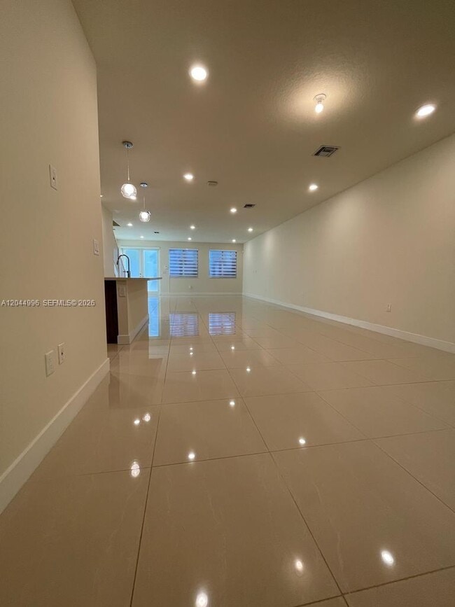 Building Photo - 10317 NW 66th St