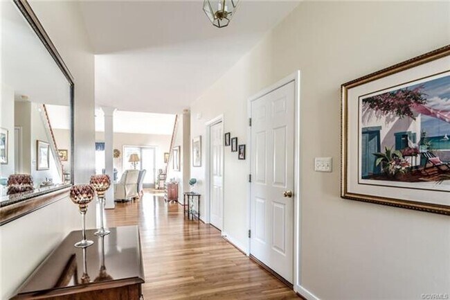 Foto del edificio - Beautifully maintained home in Birkdale with hardwood floors throughout 1st floor.