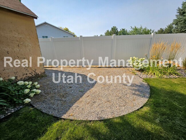 Building Photo - Large Orem Home