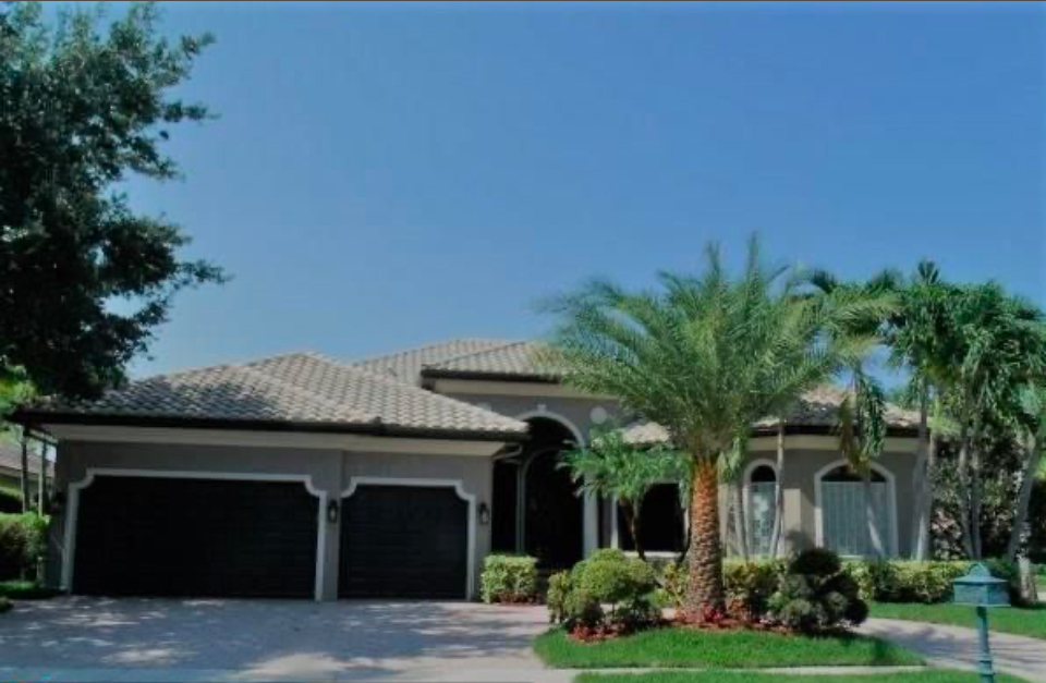 Foto principal - 10775 Blue Palm St