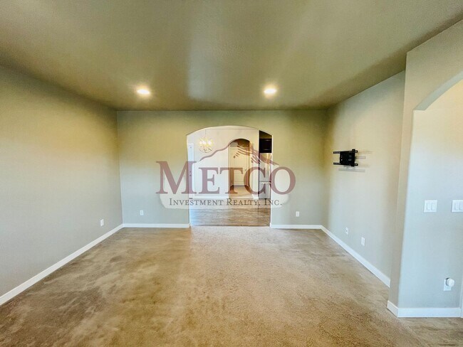Building Photo - Beautiful Coburg 3 Bed / 2.5 Bath Crafstma...