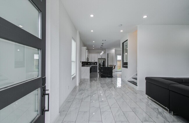 Foto del edificio - 5905 Crest Ct