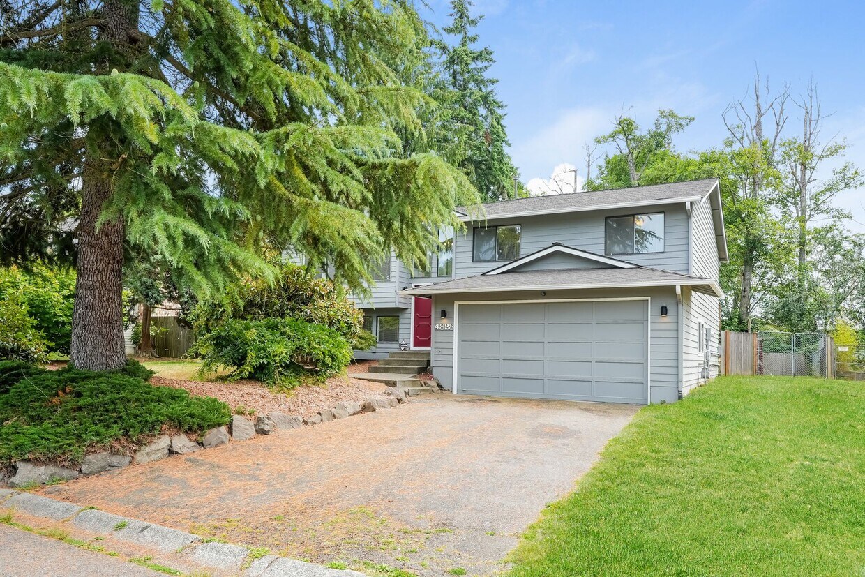 Primary Photo - Charming 4 bed, 2.5 bath Lynnwood Home, $3...
