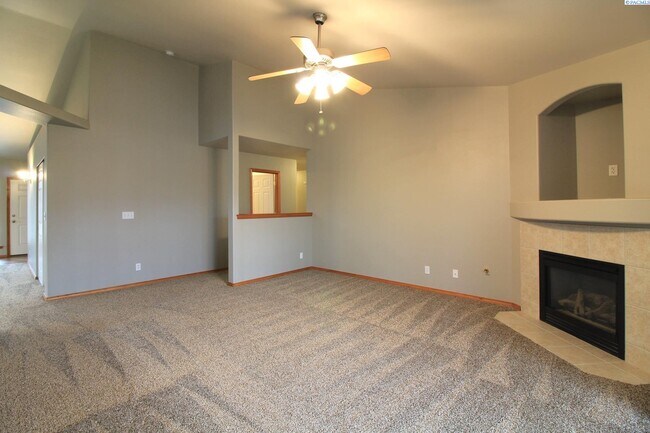 Building Photo - Large 4 Bed/2 Bath Richland Rambler