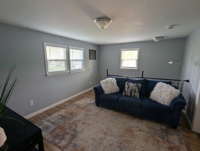 Foto del edificio - Beautifully renovated 3 bedroom furnished ...