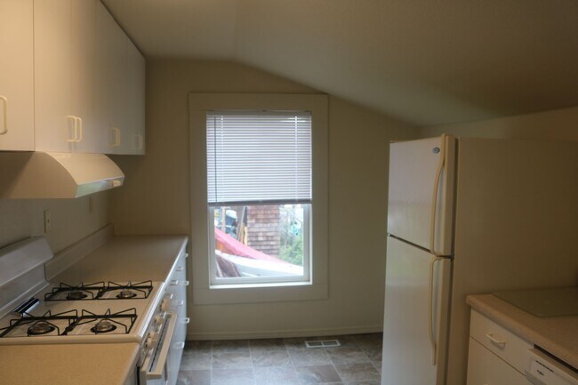 Foto del edificio - Camas - 2 Bedroom, 1.5 Bath with Large Detached Garage