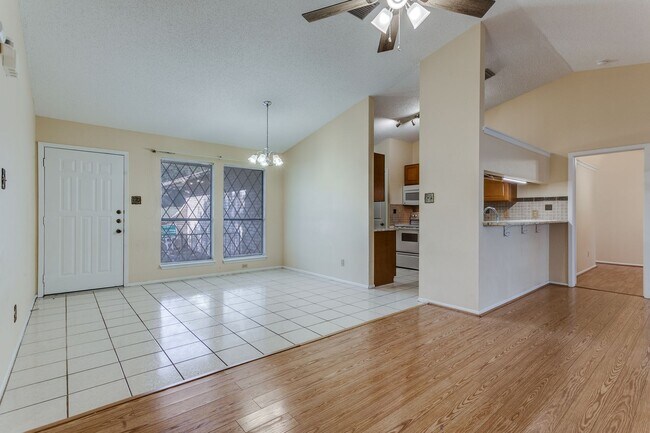 Building Photo - Charming 3-bedroom, 2 bath home in desirable Braun Station West