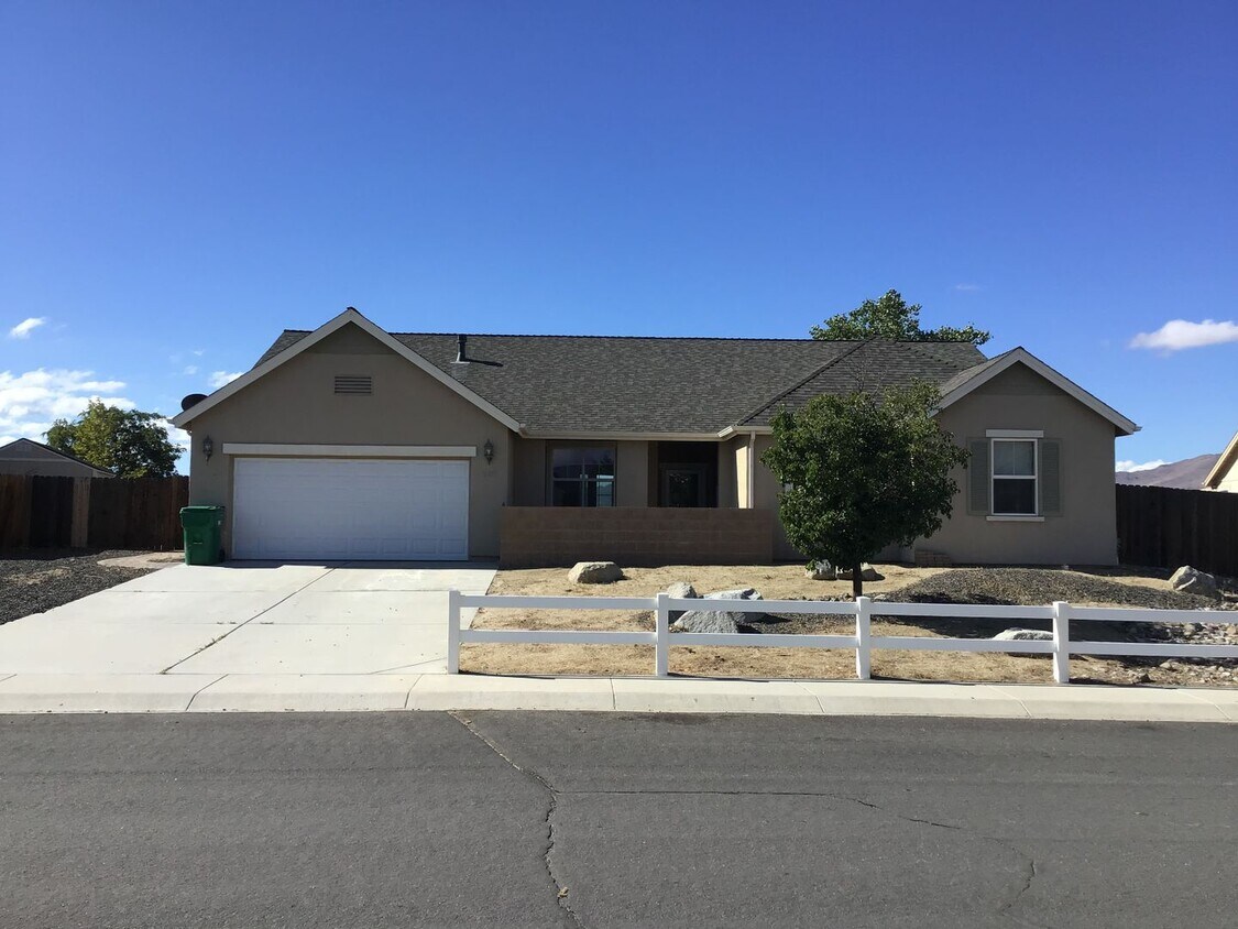 Foto principal - 3 Bedroom 2 Bath House COMING NOVEMBER