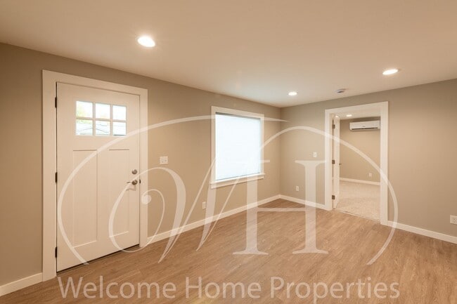 Building Photo - Newly Remodeled 1 bedroom Cottage with Bon...
