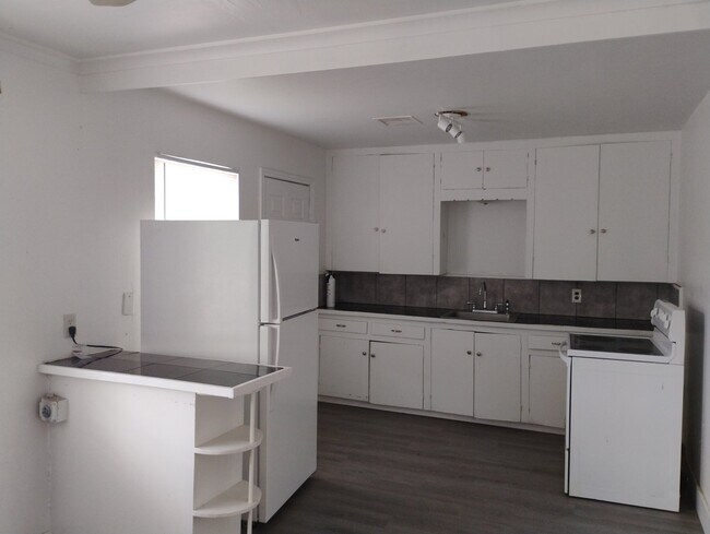 Foto del edificio - 1633 E 10th St