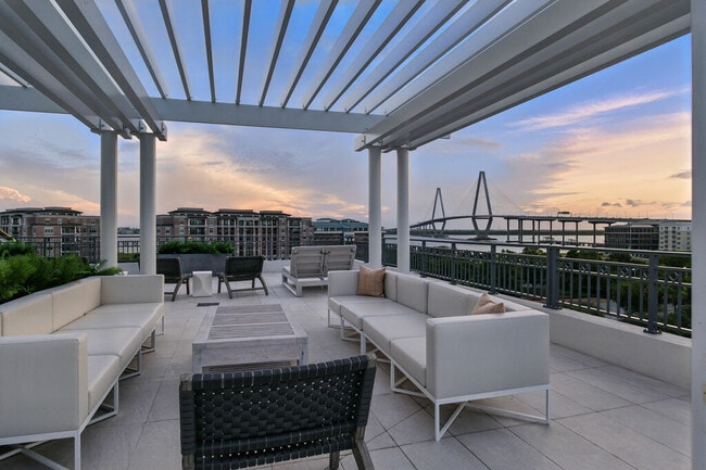 Foto del edificio - Legacy Patriots Point Apartments