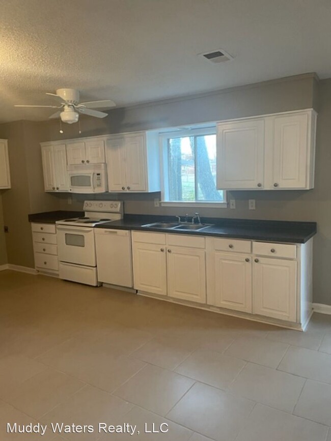 Building Photo - 3 br, 1 bath House - 2208 Colonial Hills