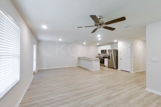 Foto del edificio - 293 Monarch Ln