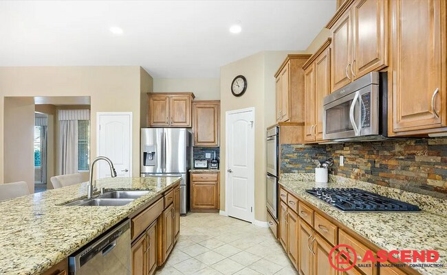 Building Photo - 5 Bedroom | 3 Bathroom House — Bakersfield (93314)