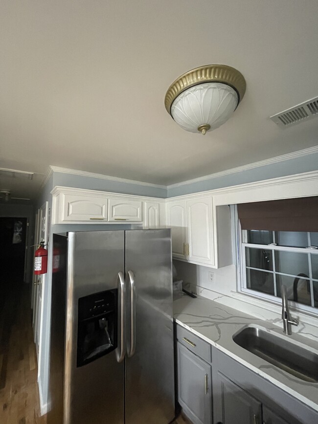 Kitchen - 927 Anna St