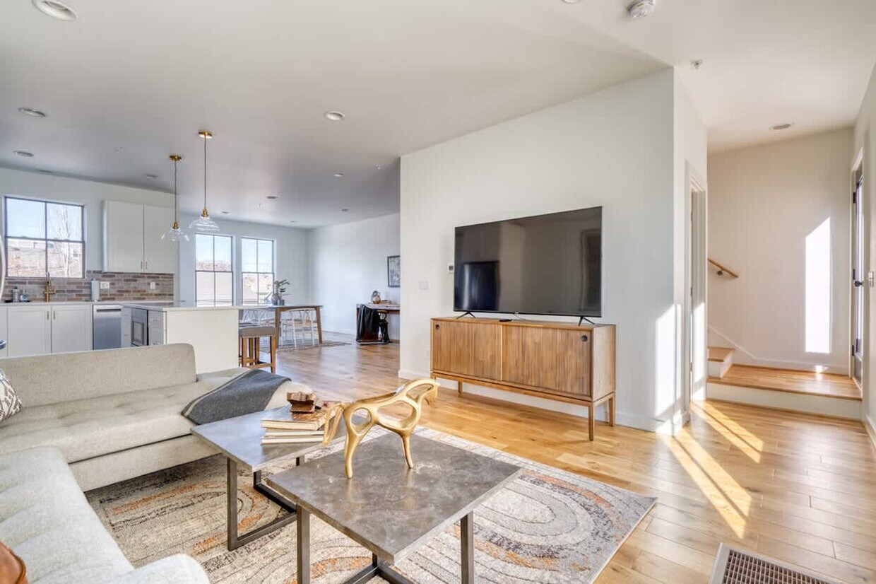 Foto principal - 512 NE 56th Ave
