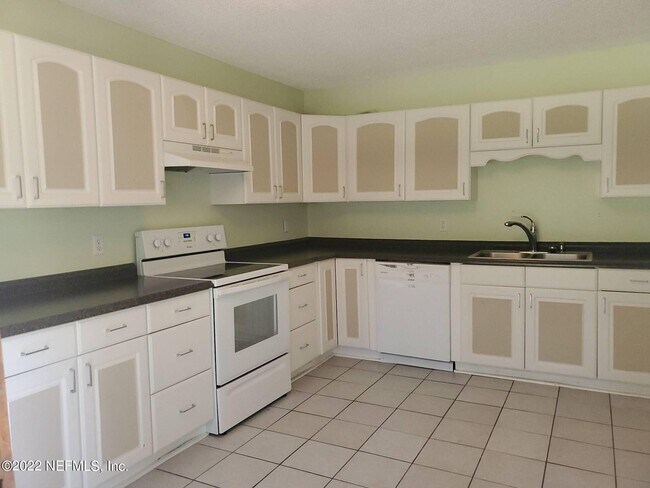Foto del edificio - 2300 Twelve Oaks Dr