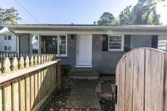 Building Photo - 104 Stratford Ct