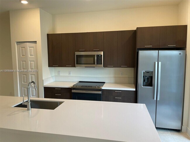 Foto del edificio - 7905 NW 104th Ave