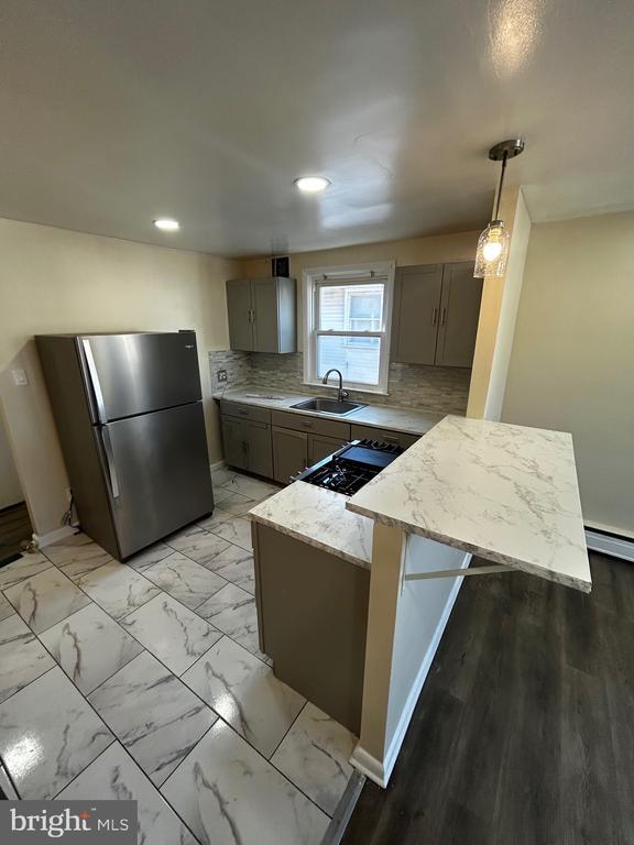 Foto del edificio - 7347 Tabor Ave