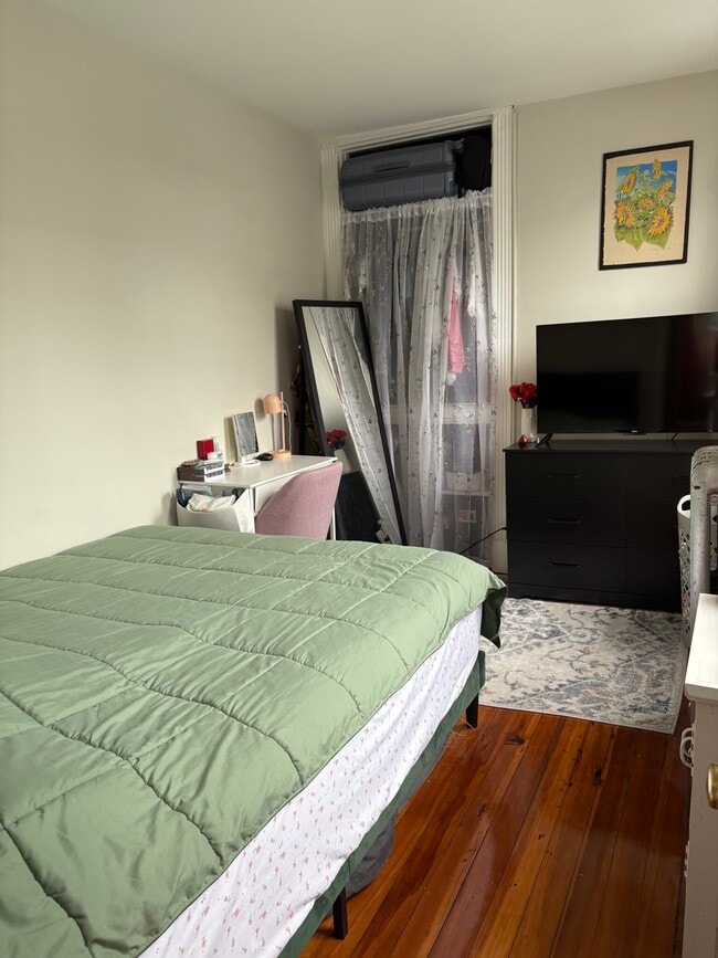 Building Photo - 70 Joy St