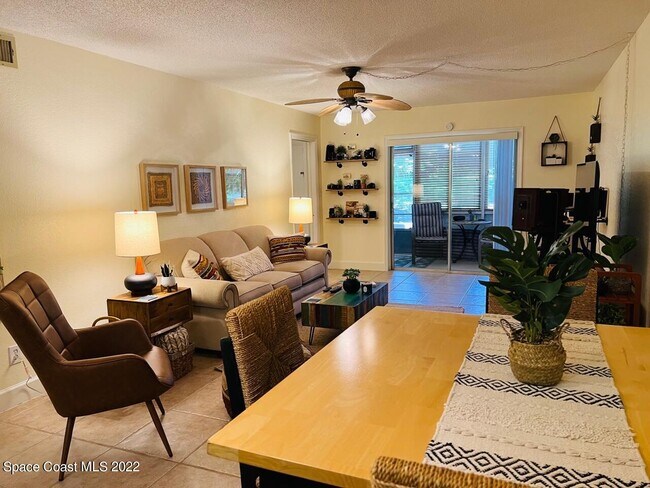 Foto del edificio - 6590 Odyssey St